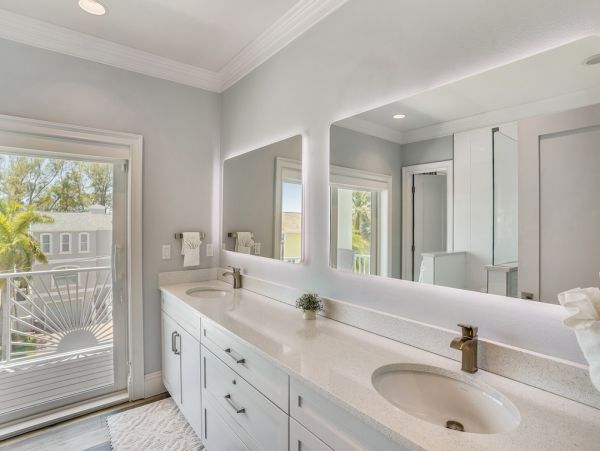 Luxury Beach House Four Bedroom in Treasure Island - Perfect Getaway